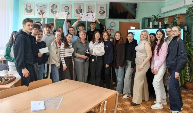 Спільне фото учасників та організаторів гри «НотаЄнота»